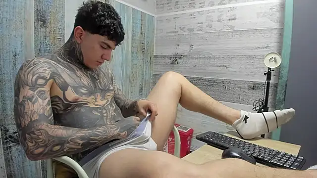 Snapshot of Gury_tattoo chatting on 04/29/26, 05:30 Gury tattoo online show from 04/29/26, 05:30