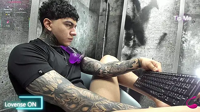 Snapshot of Gury_tattoo chatting on 05/30/26, 04:56 Gury tattoo online show from 05/30/26, 04:56