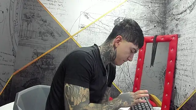 Snapshot of Gury_tattoo chatting on 04/14/26, 04:34 Gury tattoo online show from 04/14/26, 04:34