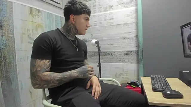 Snapshot of Gury_tattoo chatting on 05/07/26, 09:40 Gury tattoo online show from 05/07/26, 09:40
