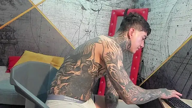 Snapshot of Gury_tattoo chatting on 04/09/26, 04:35 Gury tattoo online show from 04/09/26, 04:35