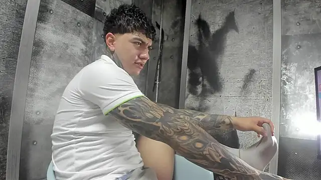 Snapshot of Gury_tattoo chatting on 05/18/26, 07:40 Gury tattoo online show from 05/18/26, 07:40