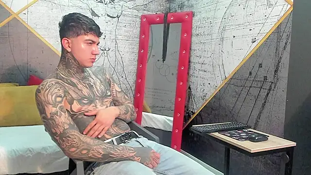 Snapshot of Gury_tattoo chatting on 04/07/26, 04:42 Gury tattoo online show from 04/07/26, 04:42