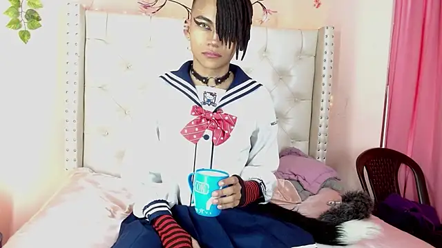 Snapshot of romeo_laurient chatting on 04/22/26, 10:49 romeo laurient online show from 04/22/26, 10:49
