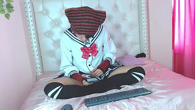 Snapshot of romeo_laurient chatting on 05/05/26, 05:05 romeo laurient online show from 05/05/26, 05:05