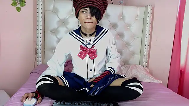Snapshot of romeo_laurient chatting on 04/21/26, 09:43 romeo laurient online show from 04/21/26, 09:43