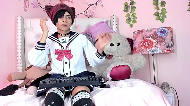 Snapshot of romeo_laurient chatting on 04/02/26, 08:37 romeo laurient online show from 04/02/26, 08:37