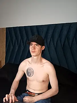 Snapshot of lio____ chatting on 03/30/26, 03:19 lio online show from 03/30/26, 03:19