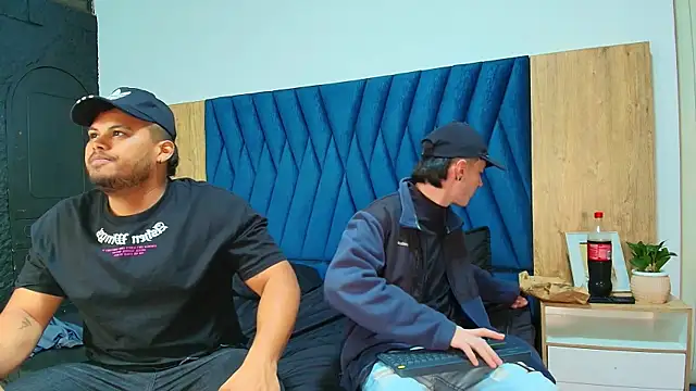 Snapshot of lio____ chatting on 04/08/26, 07:43 lio online show from 04/08/26, 07:43