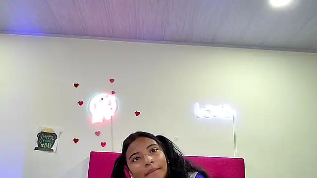 Snapshot of Ellie_Cute7 chatting on 03/25/26, 07:13 Ellie Cute7 online show from 03/25/26, 07:13