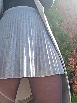 Snapshot of SellenaGomez chatting on 04/12/26, 09:45 SellenaGomez online show from 04/12/26, 09:45