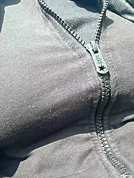 Snapshot of SellenaGomez chatting on 04/11/26, 12:31 SellenaGomez online show from 04/11/26, 12:31