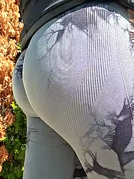 Snapshot of SellenaGomez chatting on 03/24/26, 12:38 SellenaGomez online show from 03/24/26, 12:38