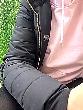 Snapshot of SellenaGomez chatting on 04/14/26, 03:50 SellenaGomez online show from 04/14/26, 03:50