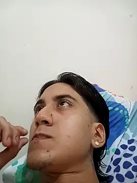 Snapshot of EsmeraldaNaim chatting on 04/11/26, 03:05 EsmeraldaNaim online show from 04/11/26, 03:05