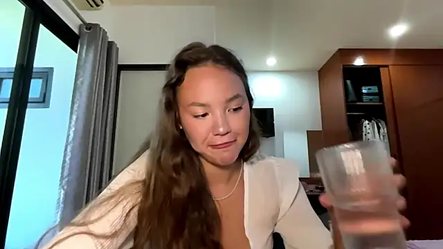 kamila 18 french online show from 04/03/26, 03:13