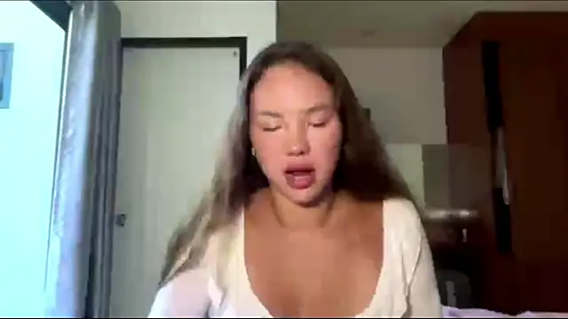 kamila 18 french online show from 03/28/26, 05:08