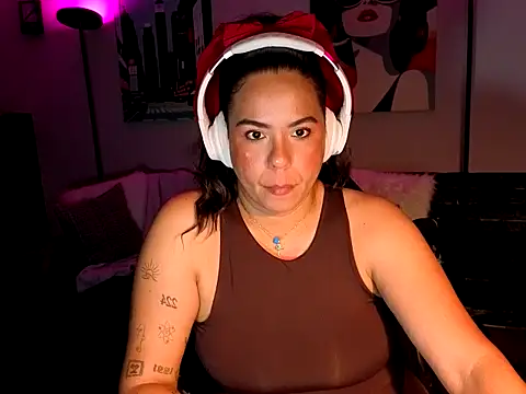 Snapshot of HannaJonns chatting on 03/28/26, 06:14 HannaJonns online show from 03/28/26, 06:14