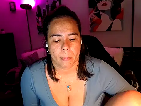 Snapshot of HannaJonns chatting on 04/13/26, 02:48 HannaJonns online show from 04/13/26, 02:48