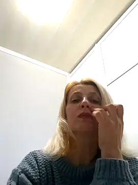 MiaLove183 online show from 04/10/26, 11:50