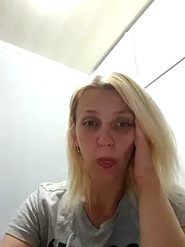 Snapshot of MiaLove183 chatting on 07/10/26, 01:55 MiaLove183 online show from 07/10/26, 01:55
