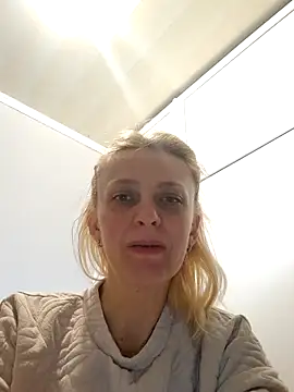 MiaLove183 online show from 04/11/26, 07:56