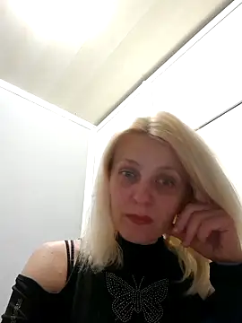 Snapshot of MiaLove183 chatting on 05/11/26, 02:18 MiaLove183 online show from 05/11/26, 02:18