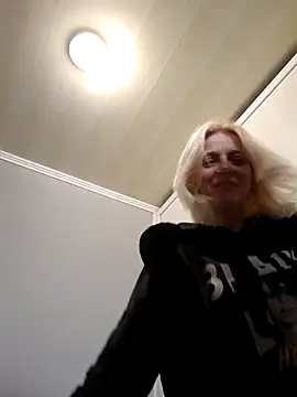 MiaLove183 online show from 03/28/26, 12:06