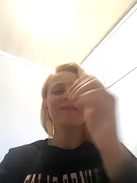 MiaLove183 online show from 04/04/26, 11:06