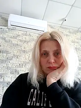 MiaLove183 online show from 03/26/26, 02:48