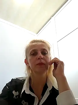 Snapshot of MiaLove183 chatting on 07/11/26, 12:27 MiaLove183 online show from 07/11/26, 12:27