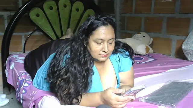 Snapshot of tistmature-69 chatting on 06/18/26, 01:38 tistmature-69 online show from 06/18/26, 01:38
