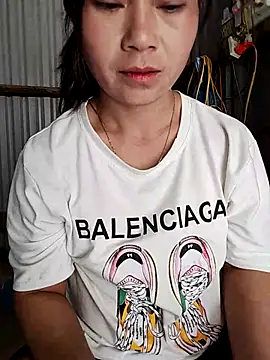 Snapshot of Cute-flowers chatting on 04/11/26, 07:56 Cute-flowers online show from 04/11/26, 07:56