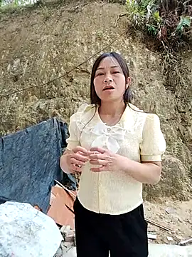 Snapshot of Cute-flowers chatting on 04/04/26, 01:34 Cute-flowers online show from 04/04/26, 01:34