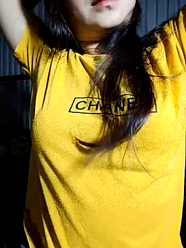 Snapshot of Cute-flowers chatting on 04/13/26, 02:54 Cute-flowers online show from 04/13/26, 02:54