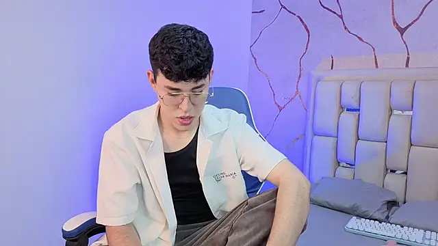 Snapshot of Tom_Parker_ chatting on 03/21/26, 11:19 Tom Parker online show from 03/21/26, 11:19