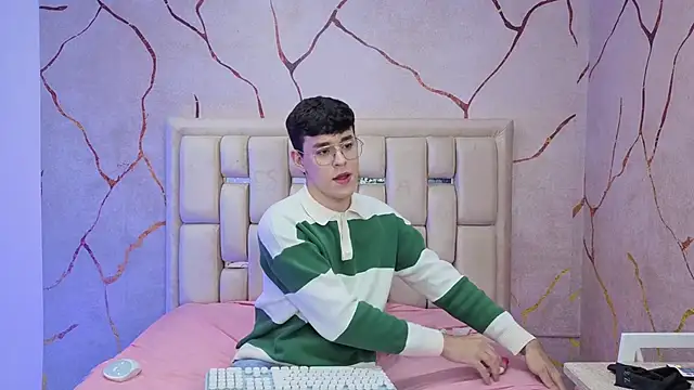 Snapshot of Tom_Parker_ chatting on 03/31/26, 10:23 Tom Parker online show from 03/31/26, 10:23