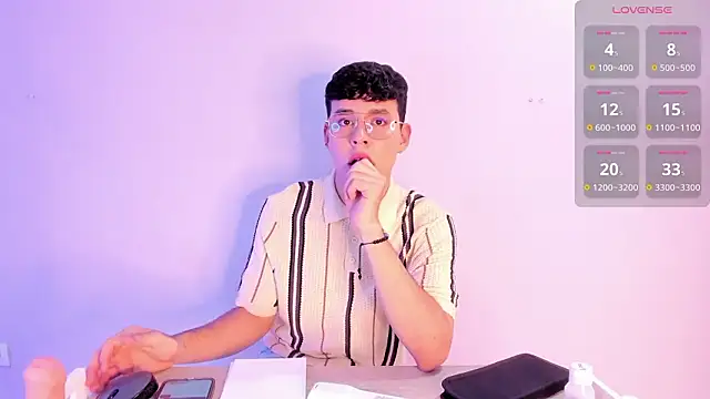 Snapshot of Tom_Parker_ chatting on 03/24/26, 09:26 Tom Parker online show from 03/24/26, 09:26