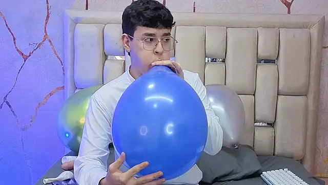 Snapshot of Tom_Parker_ chatting on 03/27/26, 09:05 Tom Parker online show from 03/27/26, 09:05