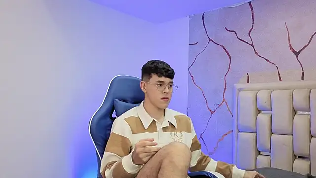 Snapshot of Tom_Parker_ chatting on 04/09/26, 10:16 Tom Parker online show from 04/09/26, 10:16