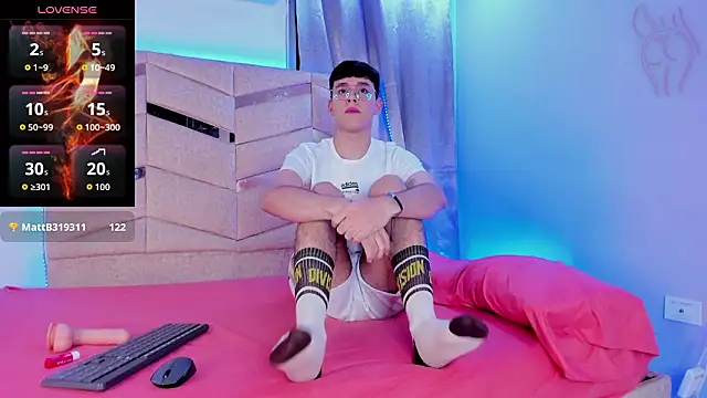 Snapshot of Tom_Parker_ chatting on 03/25/26, 09:24 Tom Parker online show from 03/25/26, 09:24