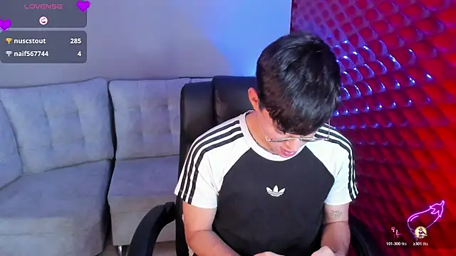 Snapshot of Tom_Parker_ chatting on 06/14/26, 03:41 Tom Parker online show from 06/14/26, 03:41