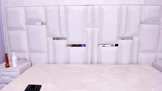 Snapshot of breenda01 chatting on 04/14/26, 03:55 breenda01 online show from 04/14/26, 03:55