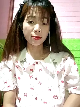 AmyLinee01 online show from 04/30/26, 05:42