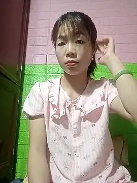AmyLinee01 online show from 05/17/26, 03:28