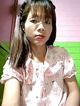 AmyLinee01 online show from 04/28/26, 10:58