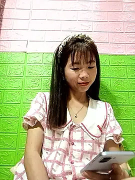 AmyLinee01 online show from 06/13/26, 07:06