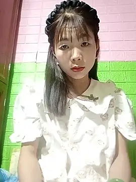 AmyLinee01 online show from 05/19/26, 04:52