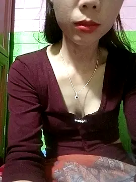 AmyLinee01 online show from 04/16/26, 05:36