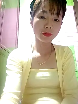 AmyLinee01 online show from 04/12/26, 09:23